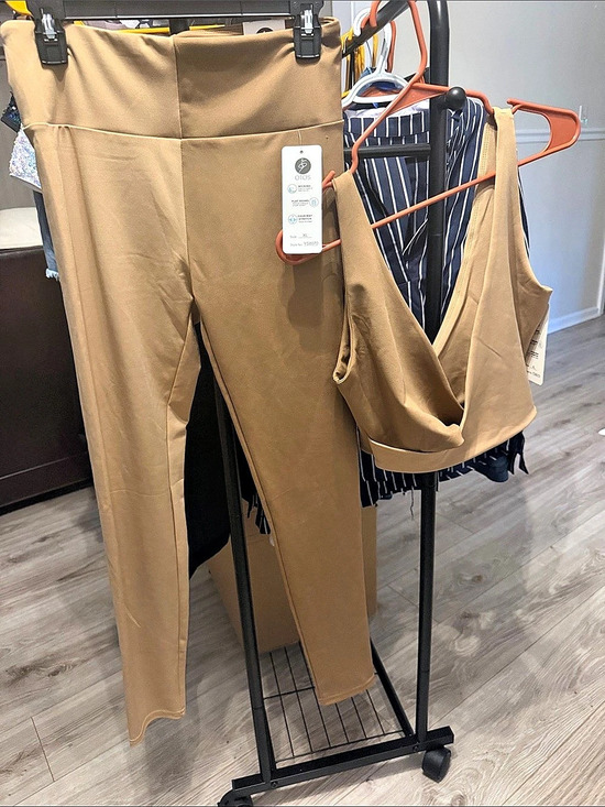 Otos Pants - OTOS Active Leggings & Top  in Brown Size XL NWT
